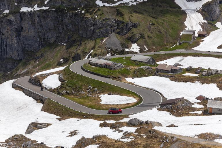 Das legendärste Autorennen der Schweiz: das Klausenrennen mit 136 Kurven